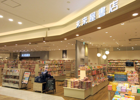 徳島の店舗⑦：未来屋書店／Bookmark Lounge Café 徳島店